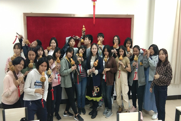 学习葫芦丝.jpg