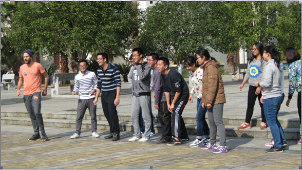 外教Gus与同学们一起活动