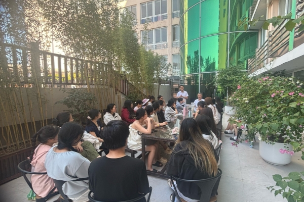 竹韵润人心 文脉通中外：国际文化教育学院“书记公开课”开讲啦