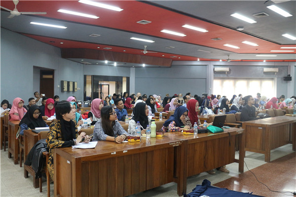 5.玛琅国立大学讲座会场一瞥.jpg