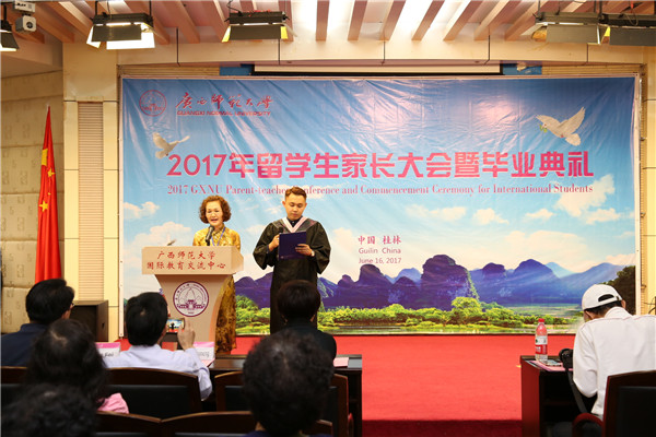 4越南籍学生何惟英母亲发言.jpg