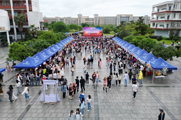 广西师范大学举办第十二届国际文化节开幕式暨中外师生文化体验营活动 