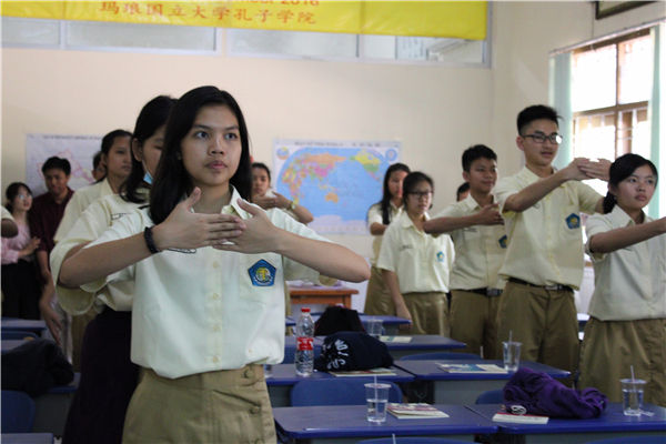 3.学生学习行揖礼.jpg