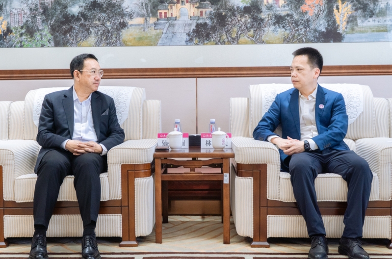 泰王国驻南宁总领事萨森·萨罗博一行来访我校
