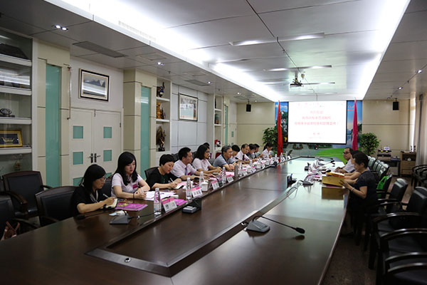 未标题-1_0001_专家组听取我校国际学生招生和管理工作汇报.jpg