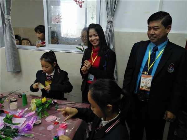 研修团参与博阳双语学校学生活动.jpg
