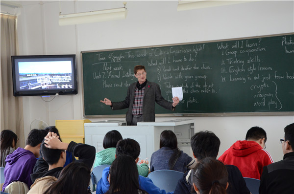 David与同学们交流谜题