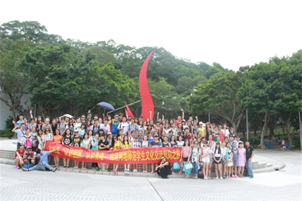 全体师生在香港科技大学合影