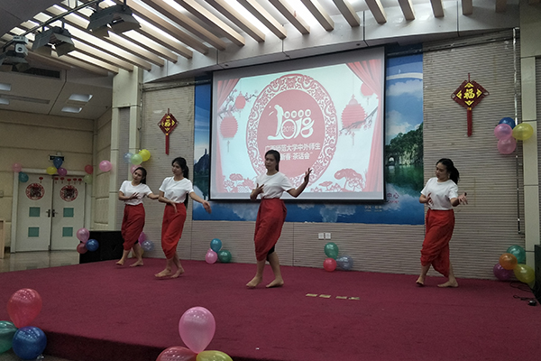 _0003_2.泰国传统舞蹈表演.jpg