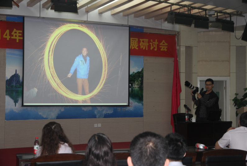 刘教清老师给大家讲解摄影方法