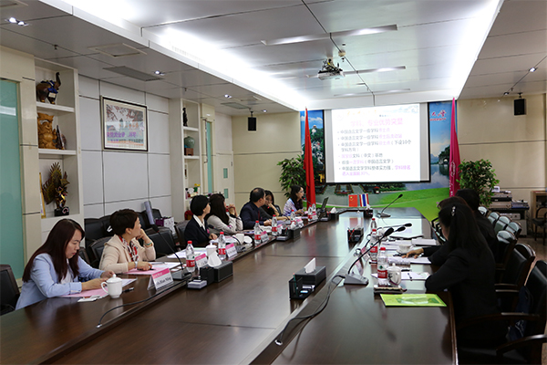 _0001_1.座谈会现场.jpg