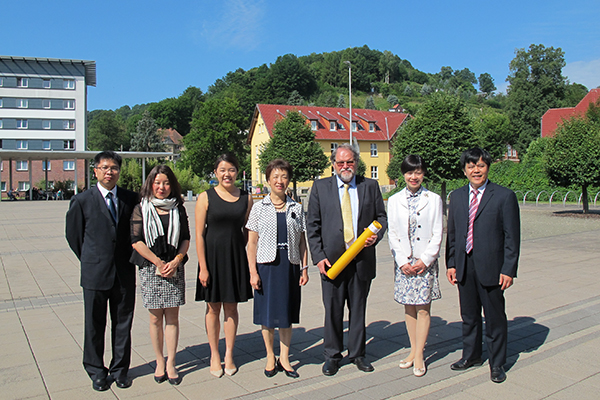 代表团访问德国施马尔卡尔登应用科技大学.jpg