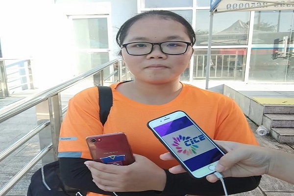 女子铁饼组选手，18级中美三班梁秀美.jpg