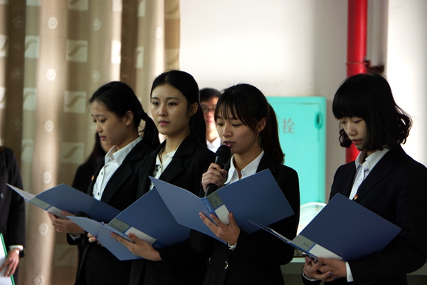 团支部代表作现场答辩
