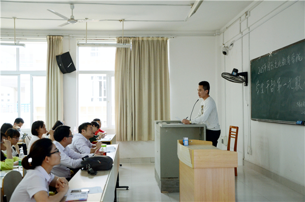 2-13级中美第二团支部代表钟宇燊同学介绍活动经验