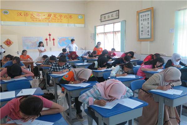 3.硬笔字比赛现场.JPG
