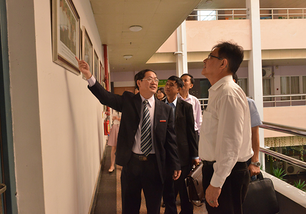 参观国际交流中心图片展