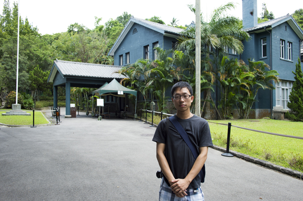 同学们游览士林官邸