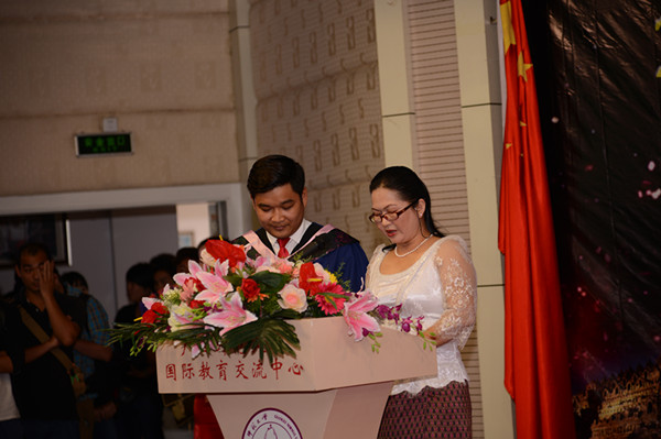 柬埔寨毕业生财文星妈妈MAO PHALLIN女士发言