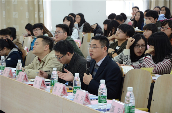 校团委宣传部长谭智奇老师提问