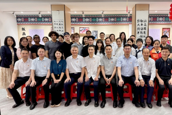 党建联动聚合力 民俗交融促互通 ——广西师范大学国际文化教育学院党委与桂林市七星街道工委开展党建共建文化交流活动