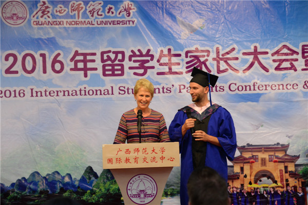 3美国同学费博拉的妈妈南希女士.jpg