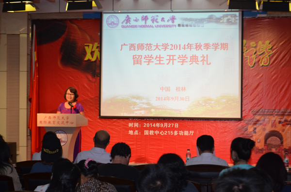 越南留学生代表段秋霞发言