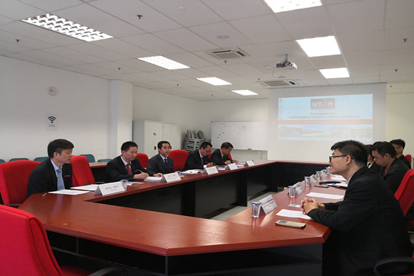 6.代表团访问马来西亚拉曼大学并与Choong Chee Keong副校长等会谈_副本.jpg