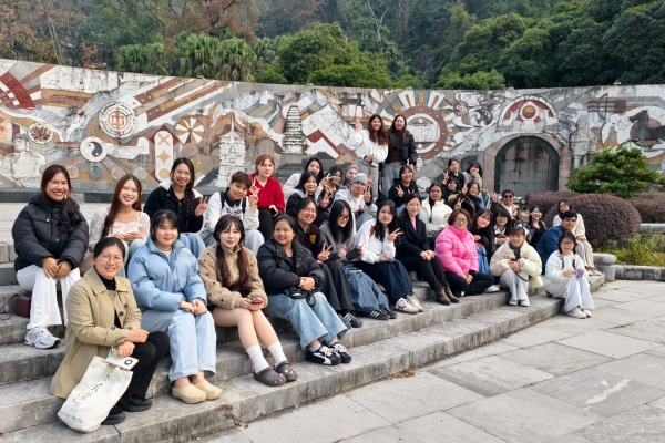 探秘华夏之光，触摸千年文明 ——国际文化教育学院2024级本科国际学生华夏之光广场文化实践活动圆满举行