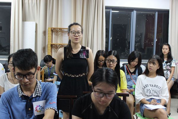 校大学生艺术团代表发表自己的意见