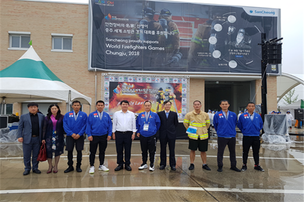 3、代表团与最强消防员大会广西队合影_副本.png 3、代表团与最强消防员大会广西队合影_副本.png