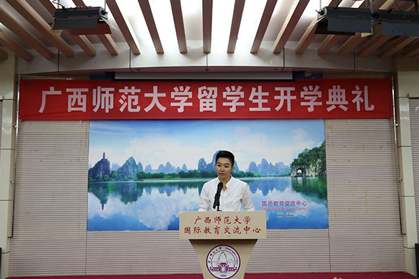 未标题-1_0002_5. 越南籍新生代表张庆灵同学发言.jpg