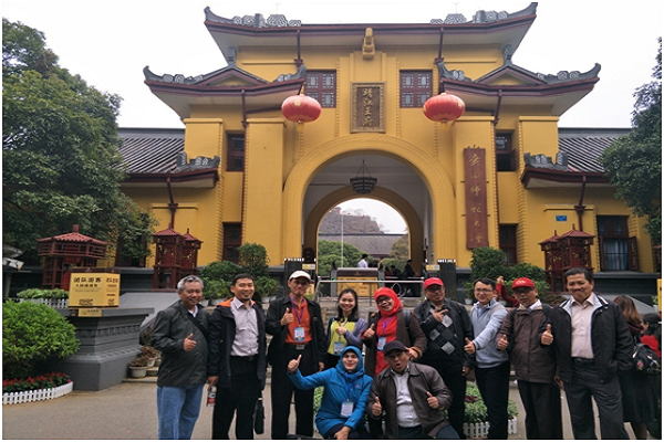 图9 参观广西师范大学王城校区.png