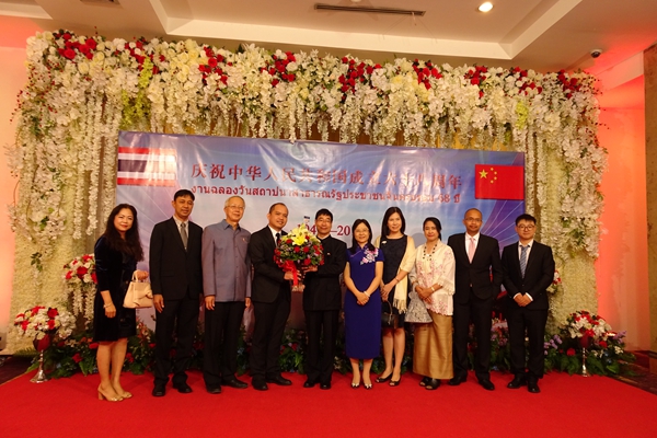 1-宋大校领导受邀出席国庆招待会.jpg