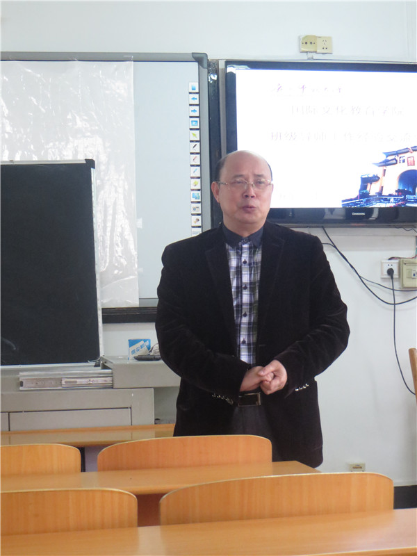 蔡副校长莅临会议，并与在场老师交流