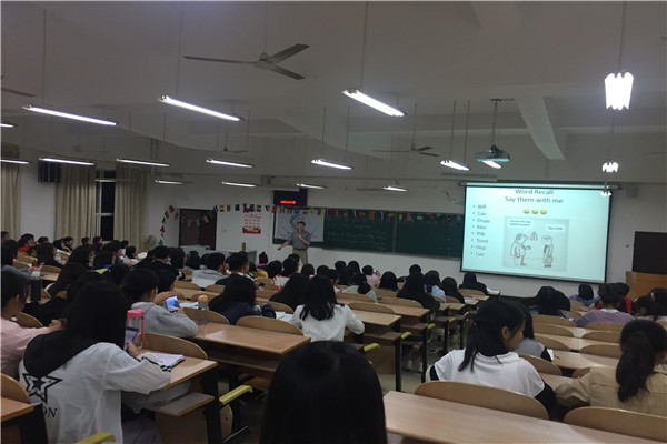 外教Hayden在分析小憩一刻对语言学习的帮助 (原图)_副本.jpg