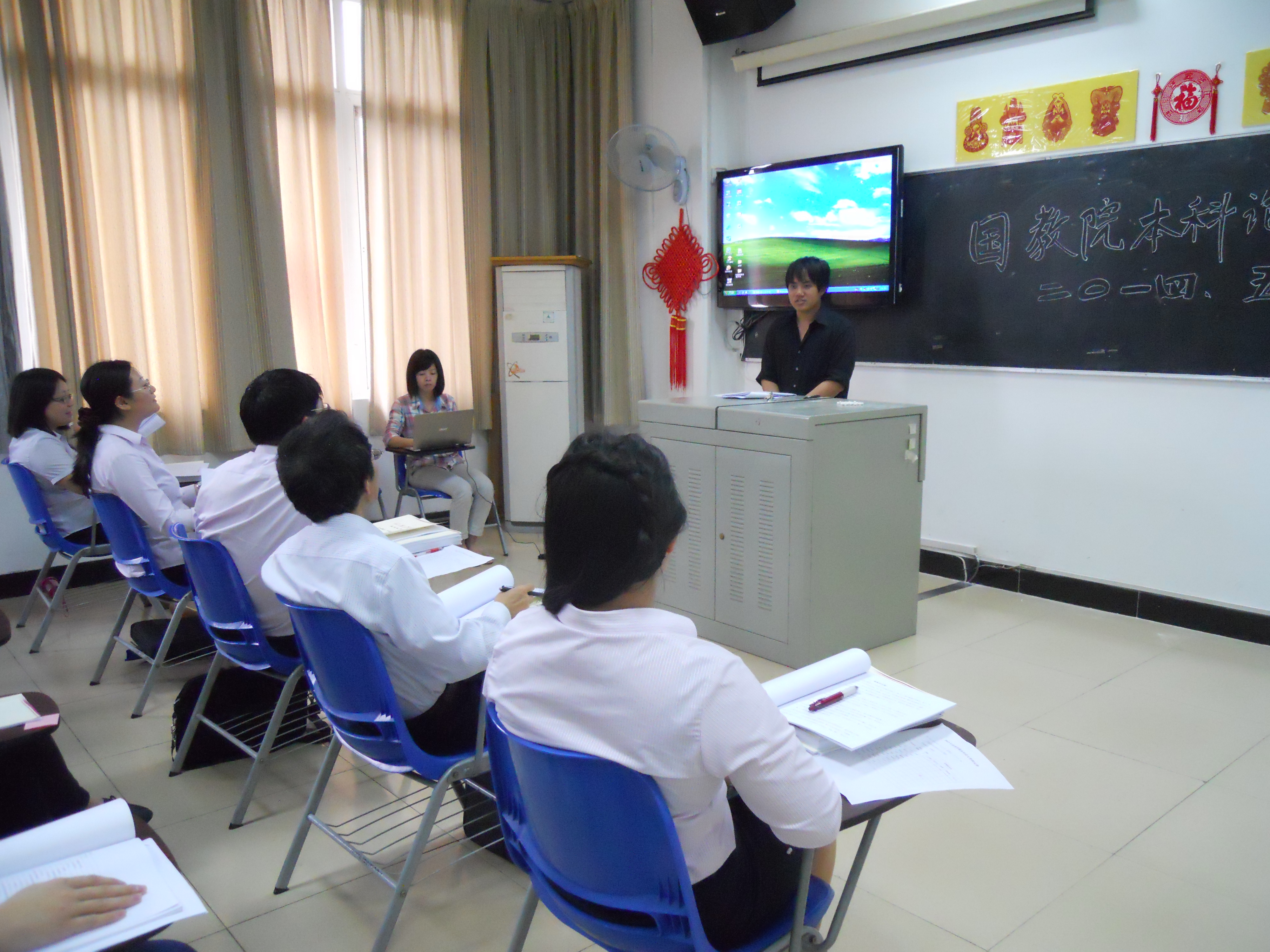 泰国学生吴飞鹏参加2014年春季学期本科学位论文答辩