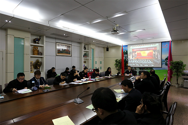 未标题-1_0001_2学院党委副书记主持会议.jpg