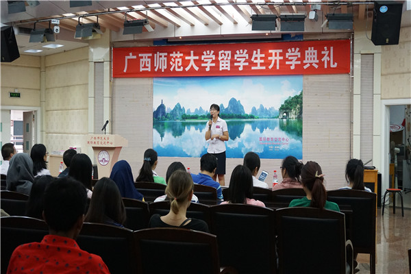 教师代表唐师瑶老师致辞.jpg