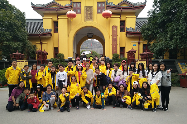 未标题-1_0000_全体营员参观广西师范大学王城校区——靖江王府合影.jpg