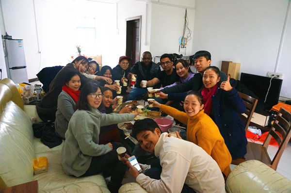 师生们聚餐