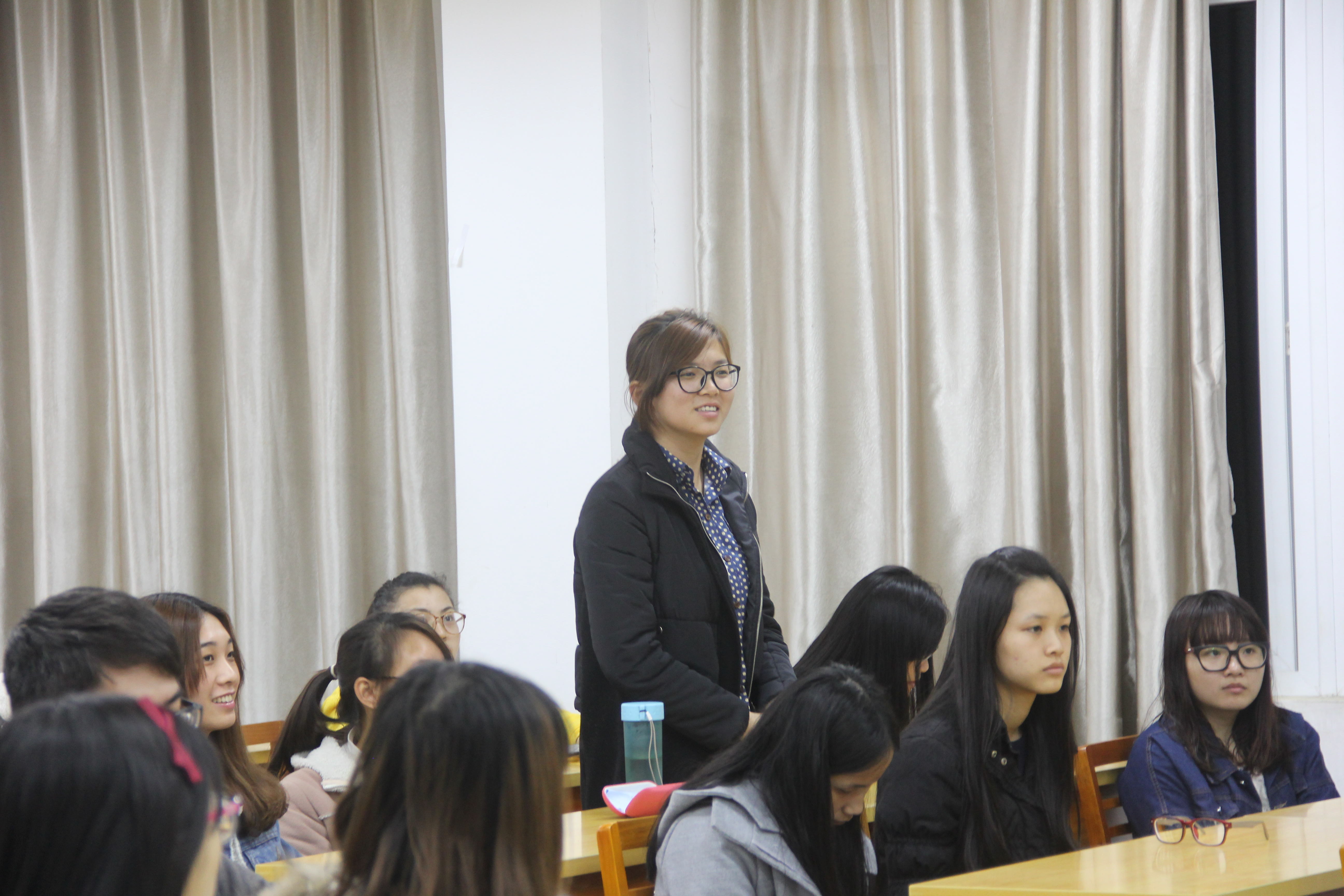 学生就专业进行提问