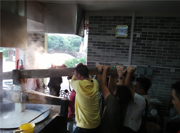 齐心协力来压粉