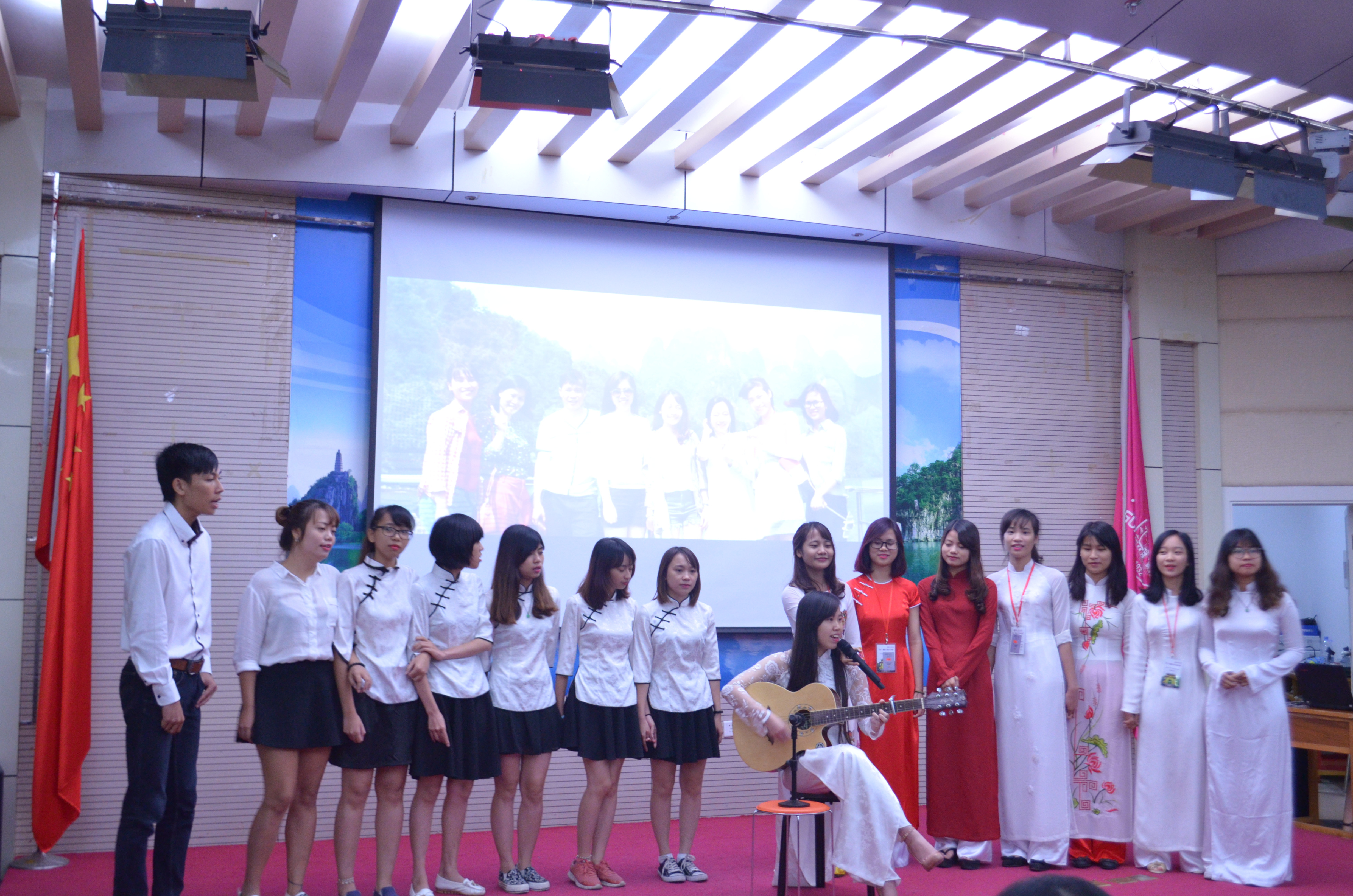 越南同学带来精彩的合唱表演