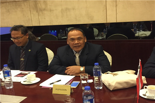 2印度尼西亚玛琅国立大学校长ROFIUDDIN致辞.jpg