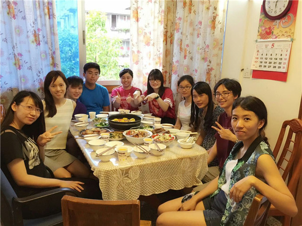 香港同学来我校同学家中拜访
