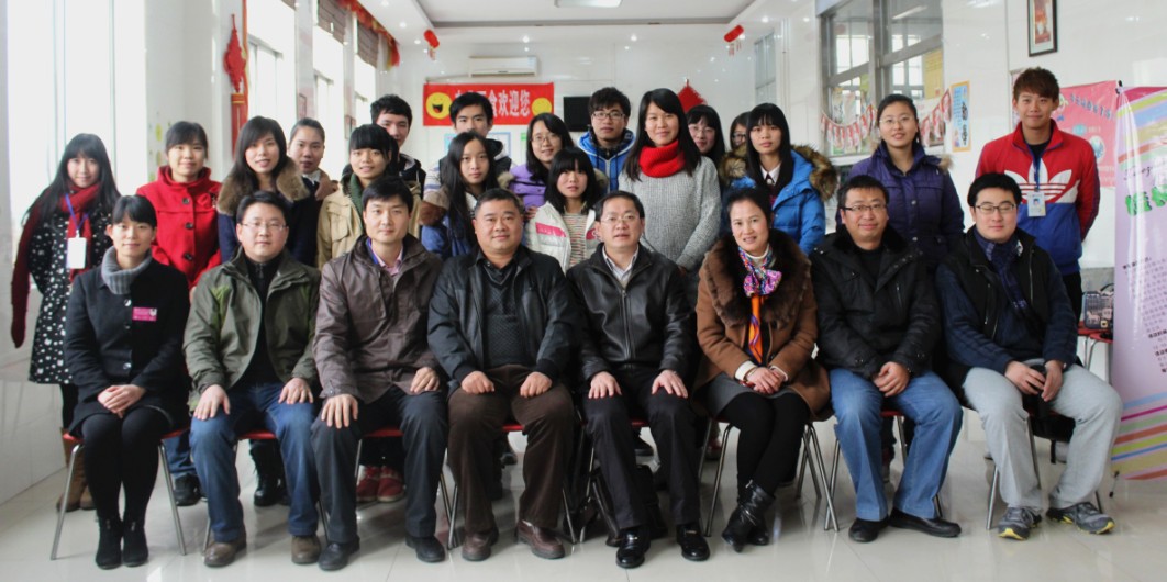 参与校长午餐会领导和同学合照