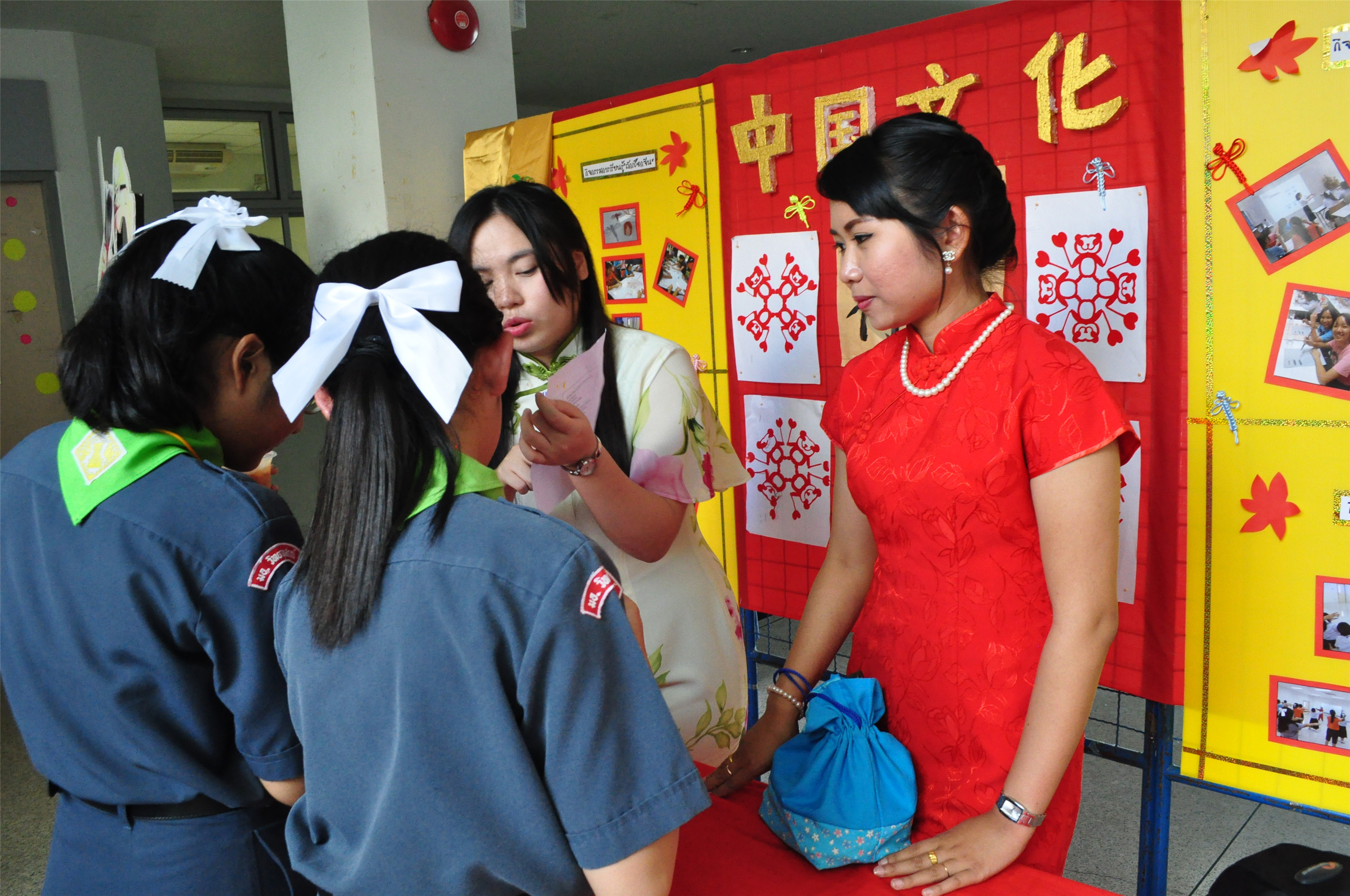 黄月老师向学员介绍中国文化