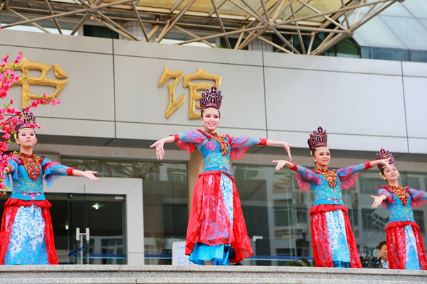 3-印度尼西亚留学生传统舞蹈表演.jpg