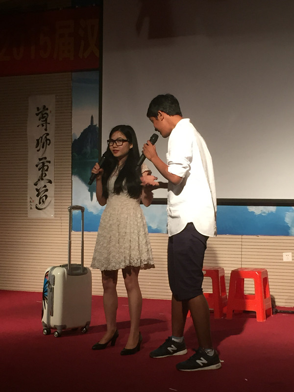 两届汉硕的同学一起演唱《今天你要嫁给我了》